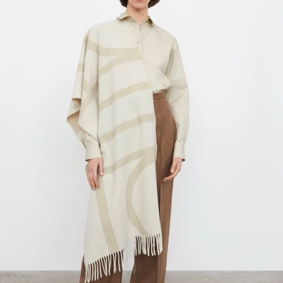 NEW Toteme Monogram jacquard wool scarf eggnog - Picture 2 of 6